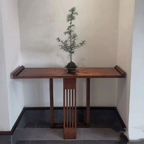 ENTRANCE TABLE